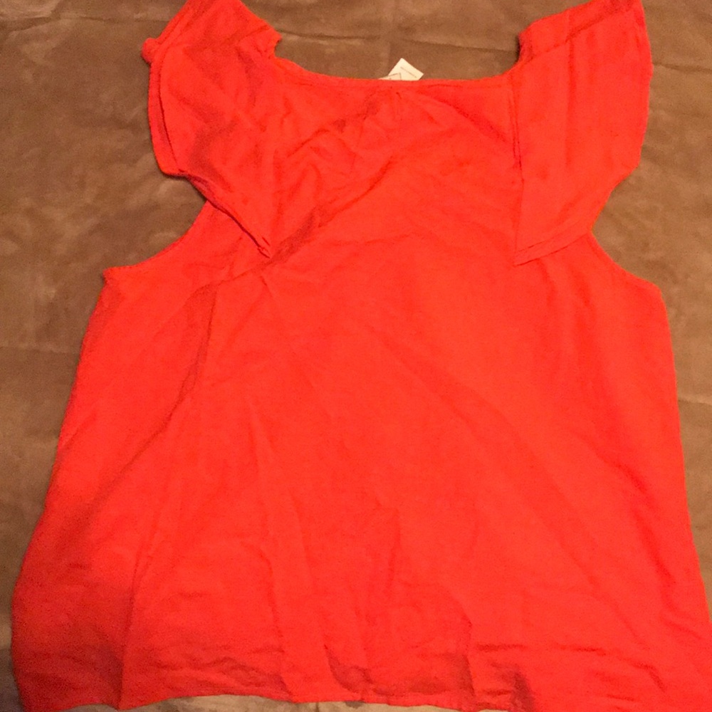Beautiful Ruffled Top - Picture 2 of 2